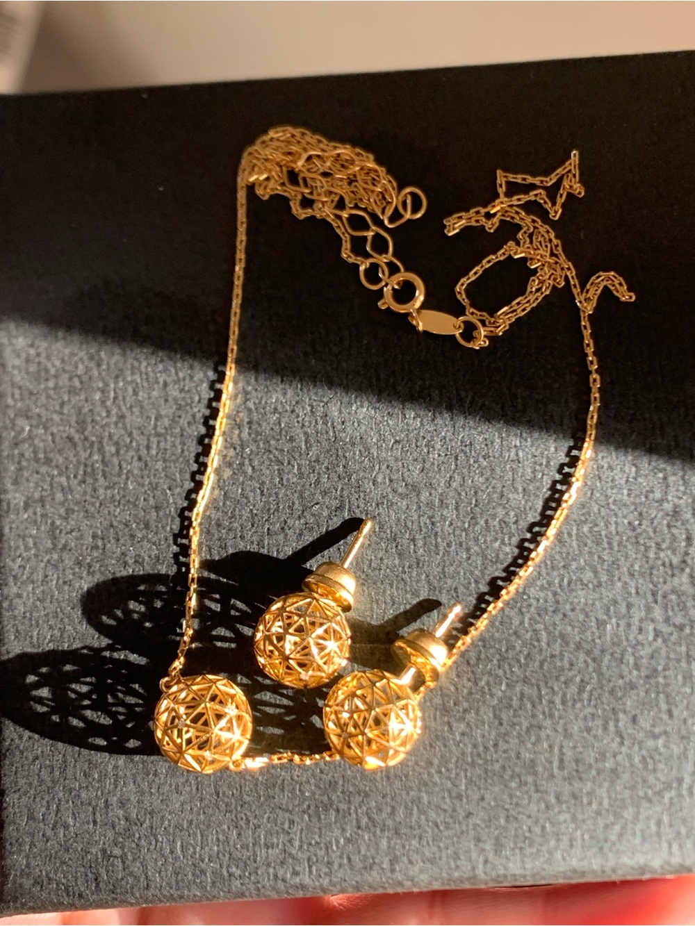 18k Gold Filigree Sphere Necklace and Stud Earrings Set - Picture 7 of 13
